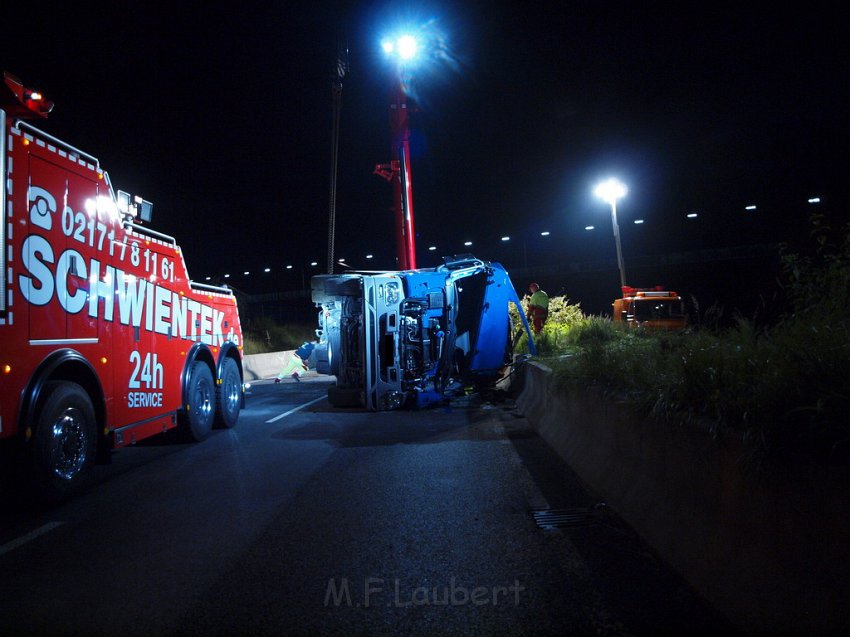 Einsatz BF Koeln PEINGEKLEMMT in Leverkusen P246.JPG